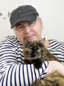 Autor Michael Bremmer mit Katze Bandini aus Gangs of Katzenstadt